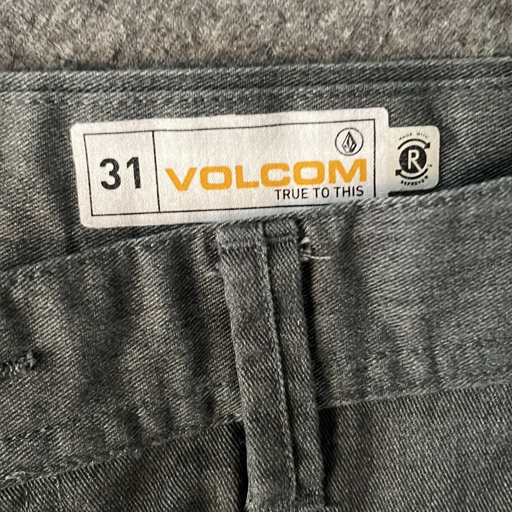 Volcom shorts - Picture 3 of 3
